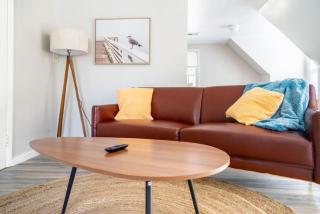 Charming Carriage Cottage from 1920s - 9