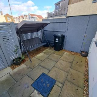 Lovely and Modern Groundfloor 1 Single Bedroom Condo with Netflix, Tea/Coffee/Biscuits - Bristol - 6