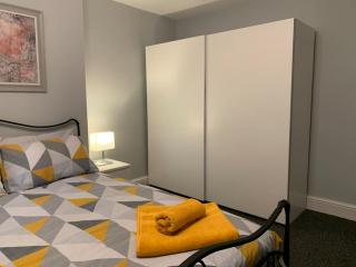 Fantastic Large 2 X Bedroom Flat, Free Parking - 8