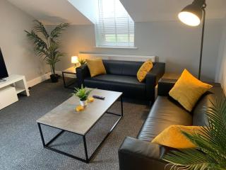 Fantastic Large 2 X Bedroom Flat, Free Parking - 0