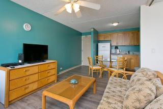 Royal Kuhio 1602 - Spacious Studio with Stunning Mountain Views in the Heart of Waikiki! - Honolulu - 2