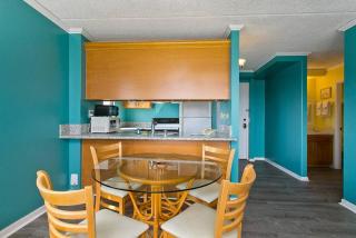 Royal Kuhio 1712 - Spacious Corner Unit with Stunning Ocean City Views in the Heart of Waikiki! - Honolulu - 7