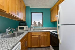 Royal Kuhio 1712 - Spacious Corner Unit with Stunning Ocean City Views in the Heart of Waikiki! - Honolulu - 2