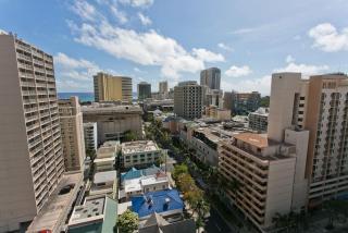 Royal Kuhio 1712 - Spacious Corner Unit with Stunning Ocean City Views in the Heart of Waikiki! - Honolulu - 3