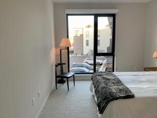 Brown Deer 1BR Apartment G2 - with Gym, Pool, and Parking - Brown Deer - 3