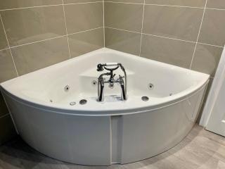 4-Bedroom Cottage in Healing, Grimsby - Grimsby - 7