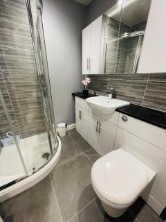 4-Bedroom Cottage in Healing, Grimsby - 6