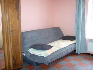 Charmante Fermette Rénovée avec Terrasse Privative et Vélos, 2 Chambres, Proche Le Lude - FR-1-410-155 - 3