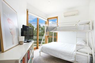Maldas Retreat Pet Friendly Absolute Beachfront with Spa - Culburra Beach - 2