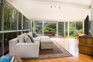 Maldas Retreat Pet Friendly Absolute Beachfront with Spa - Culburra Beach - 7