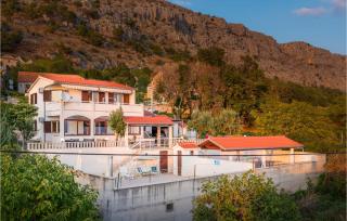 Beautiful Home In Jesenice - Jesenice - 7