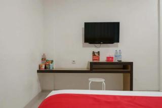 RedDoorz Plus @ Cemara Asri Medan - 7
