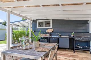 The Beach Hut - Vincentia - 0