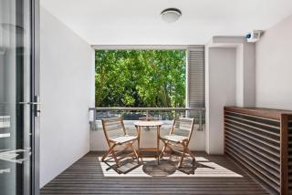 MACL119P - Potts Point Pizzazz - Sidney - 4