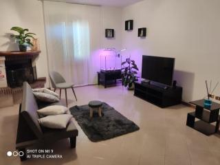 Charlie's Home Arezzo-Appartamento-B&B Arezzo con Parcheggio privato- Arezzo Città del Natale 2023 - Centro Arezzo Fiere e Congressi- Mercatini Natale Arezzo Casa di Babbo Natale e Villaggio Tirolese 2023 - 6