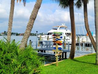 Searenity, Waterside studio in the heart of Treasure Island, walk to beach - St Pete Beach - 9