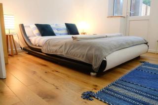 Spacious two bedroom, two bathroom Beach Nest with garden - St Leonards - 9