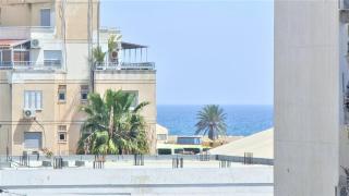 Comfy and Exquisite ROOMS in a Shared 3BR Apartment Near Main Harbor, City Center - Larnaca - 1