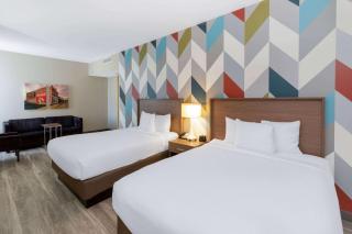 La Quinta Inn & Suites by Wyndham Tulsa Downtown - Route 66 - Tulsa - 1