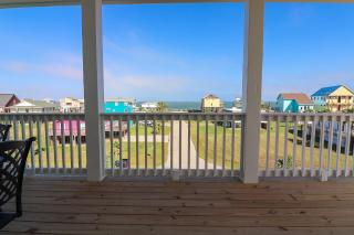 Hot Tub Gulf Views Fireplace BRAND NEW Beach Home in Treasure Island - Freeport - 0