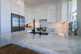 Hot Tub Gulf Views Fireplace BRAND NEW Beach Home in Treasure Island - 9