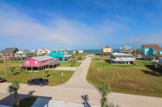 Hot Tub Gulf Views Fireplace BRAND NEW Beach Home in Treasure Island - Freeport - 3