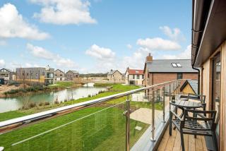 Family Friendly lakeside property in a nature reserve Skyfall OI21 - 9