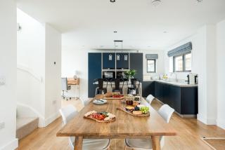 Family Friendly lakeside property in a nature reserve Skyfall OI21 - 7