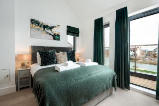 Family Friendly lakeside property in a nature reserve Skyfall OI21 - 4