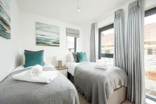 Family Friendly lakeside property in a nature reserve Skyfall OI21 - 1