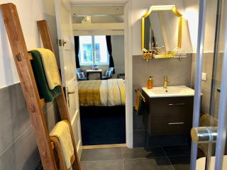 Amsterdam 4 Holiday GuestRooms - 8