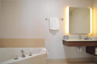 Holiday Inn Express & Suites Batesville by IHG - 1