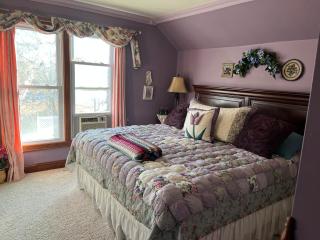 Gwen's Place - Private 2nd Floor - - 3