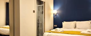 Spacious 6 Bedroom House, 4 Bathrooms, Central, 2 Parking Spaces - Swindon - 6