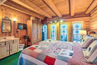 Gatlinburg Log Cabin with Hot Tub and Mountain Views! - 2