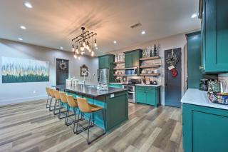 Lavish Riverfront Escape with Gas Grill! - Glenwood - 3