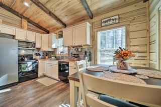 Modern Cabin with Fire Pit Less Than 3 Mi to Trails! - Pisgah Forest - 2
