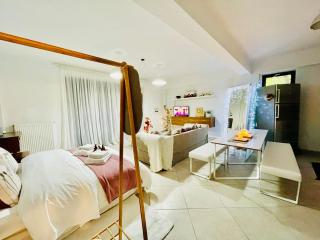 Nadia's White Loft - 4