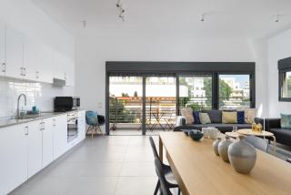 New & Bright 2BR with Balcony near Beach by FeelHome - Tel Aviv - 0