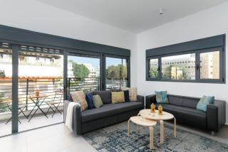 New & Bright 2BR with Balcony near Beach by FeelHome - Tel Aviv - 8