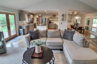 Fuller House - Rogers - 5
