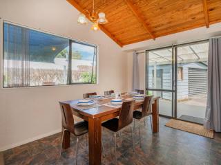 Treasure on Chestnut - Tairua Holiday Home - Tairua - 1