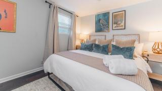 King bed open floorplan in heart of Bham - Birmingham - 1