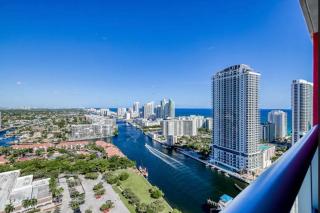 Stunning Penthouse Suite Waterfront 2BD 2BA - Hallandale Beach - 5