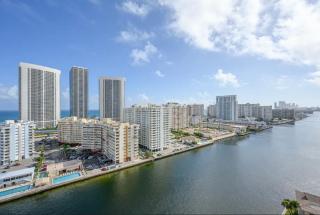 Stunning Penthouse Suite Waterfront 2BD 2BA - Hallandale Beach - 6