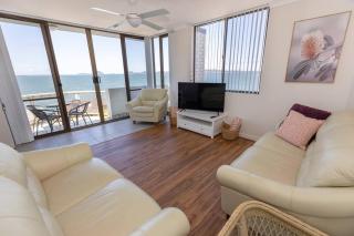 Sunrise @ the Point - Lovely 2 bdr unit with Pool - 0