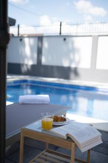 The Oasis - Family-Friendly Holiday Home with Heated Pool - 1