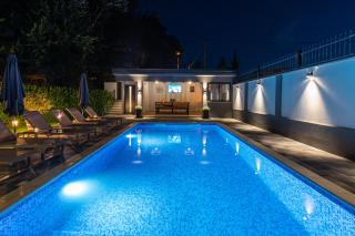 The Oasis - Family-Friendly Holiday Home with Heated Pool - 1