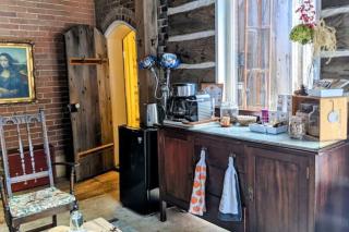 A charming, rustic 150 year old Carriage House - Orangeville - 2