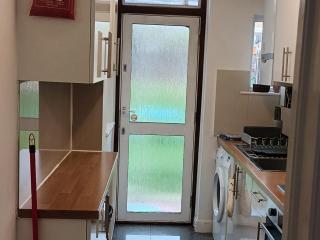 Cosy relaxing 4 bed Home with 2 parking Space - Hatch End - 5
